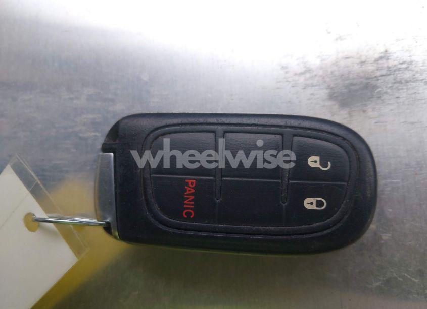 Photo 11 of 2018 Jeep Cherokee LATITUDE PLUS FWD (VIN 1C4PJLLB0JD615569)