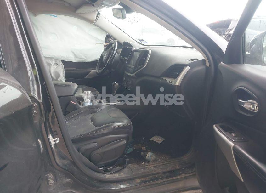 Photo 5 of 2018 Jeep Cherokee LATITUDE PLUS FWD (VIN 1C4PJLLB0JD615569)