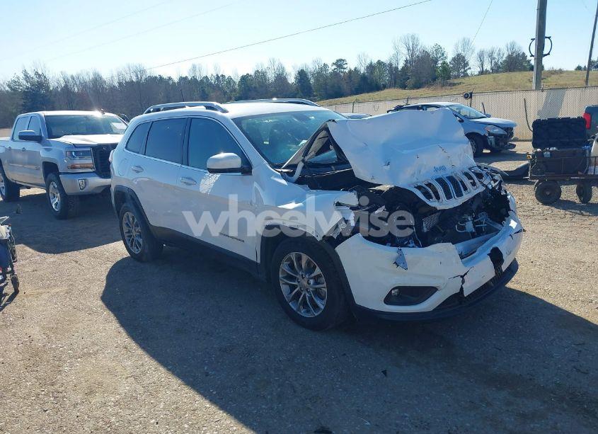 2019 Jeep Cherokee LATITUDE PLUS FWD (VIN 1C4PJLLB0KD151426) main photo