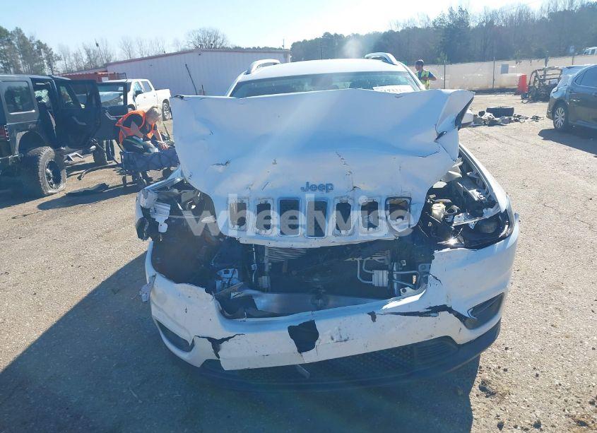 Photo 6 of 2019 Jeep Cherokee LATITUDE PLUS FWD (VIN 1C4PJLLB0KD151426)