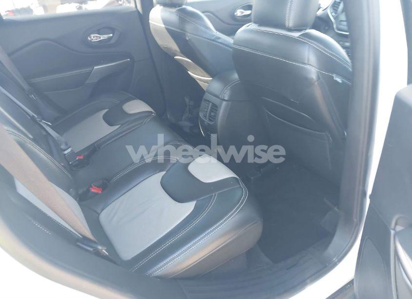 Photo 8 of 2019 Jeep Cherokee LATITUDE PLUS FWD (VIN 1C4PJLLB0KD151426)