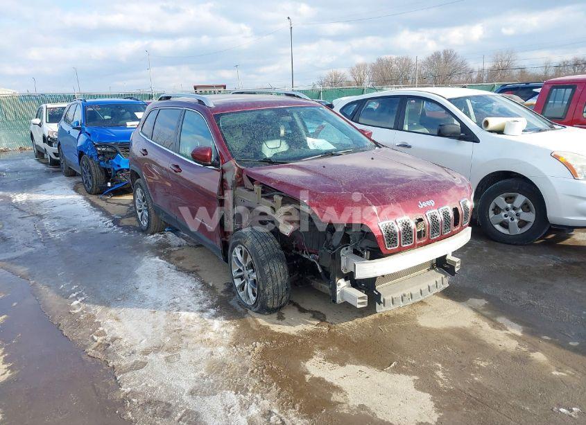 2019 Jeep Cherokee LATITUDE PLUS FWD (VIN 1C4PJLLB0KD154679) main photo