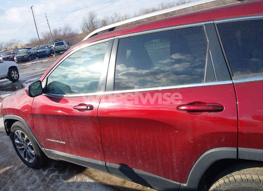 Photo 15 of 2019 Jeep Cherokee LATITUDE PLUS FWD (VIN 1C4PJLLB0KD154679)