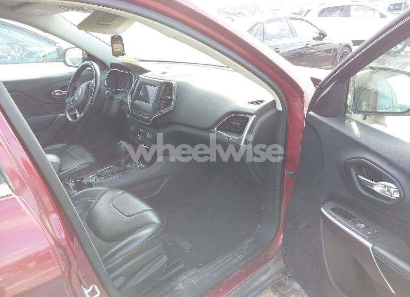 Photo 5 of 2019 Jeep Cherokee LATITUDE PLUS FWD (VIN 1C4PJLLB0KD154679)