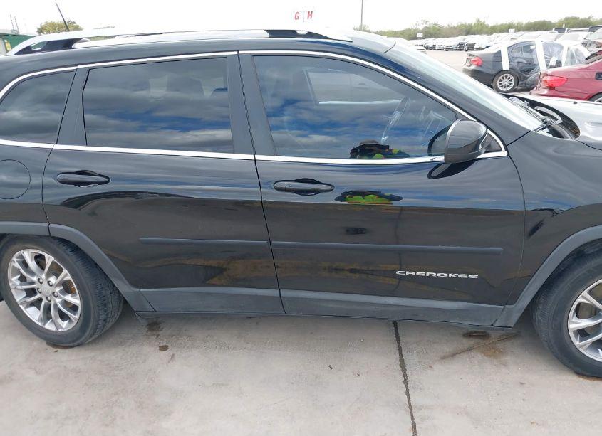 Photo 13 of 2019 Jeep Cherokee LATITUDE PLUS FWD (VIN 1C4PJLLB0KD221376)