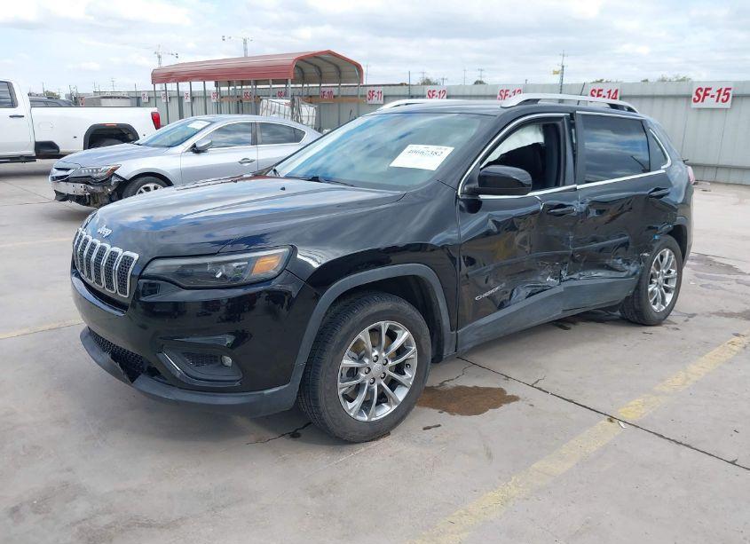 Photo 2 of 2019 Jeep Cherokee LATITUDE PLUS FWD (VIN 1C4PJLLB0KD221376)