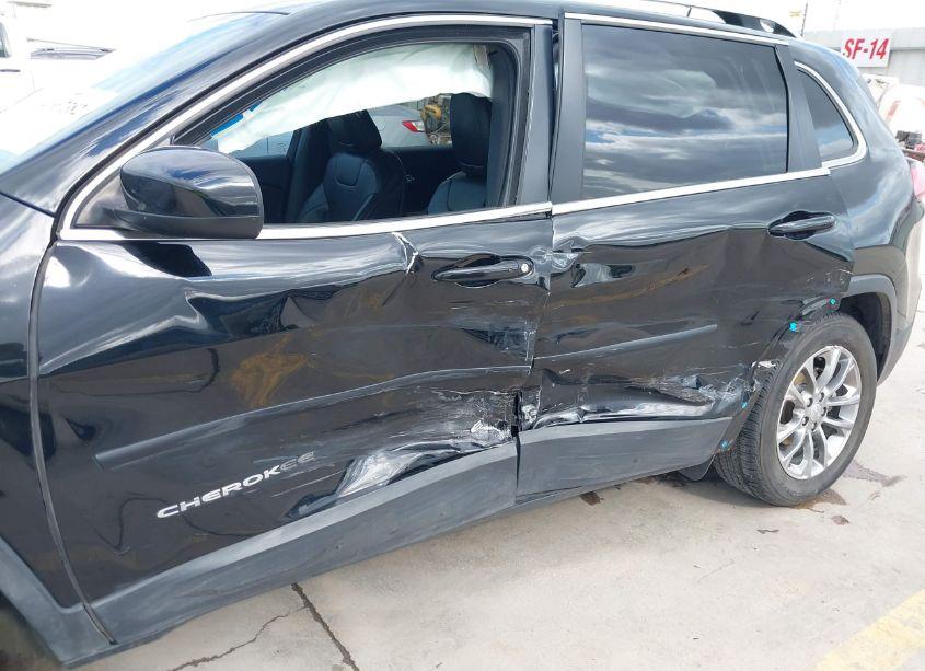 Photo 6 of 2019 Jeep Cherokee LATITUDE PLUS FWD (VIN 1C4PJLLB0KD221376)