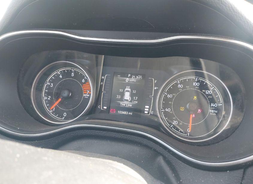 Photo 7 of 2019 Jeep Cherokee LATITUDE PLUS FWD (VIN 1C4PJLLB0KD221376)