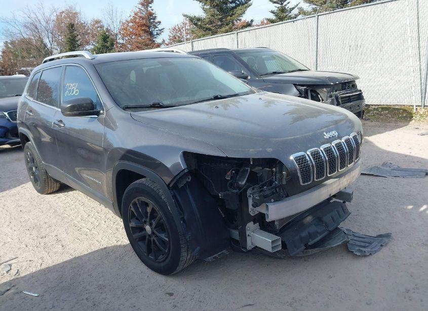 2019 Jeep Cherokee LATITUDE PLUS FWD (VIN 1C4PJLLB0KD272375) main photo