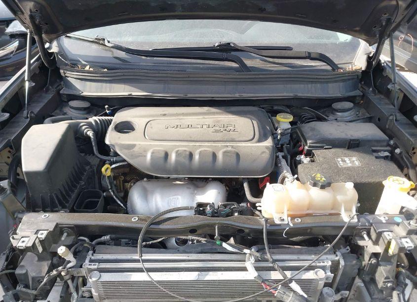 Photo 10 of 2019 Jeep Cherokee LATITUDE PLUS FWD (VIN 1C4PJLLB0KD272375)