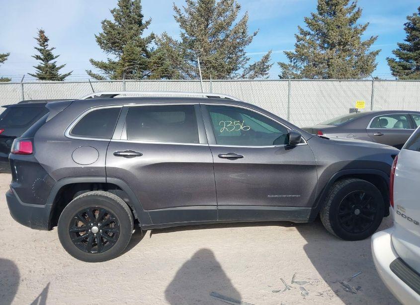 Photo 14 of 2019 Jeep Cherokee LATITUDE PLUS FWD (VIN 1C4PJLLB0KD272375)