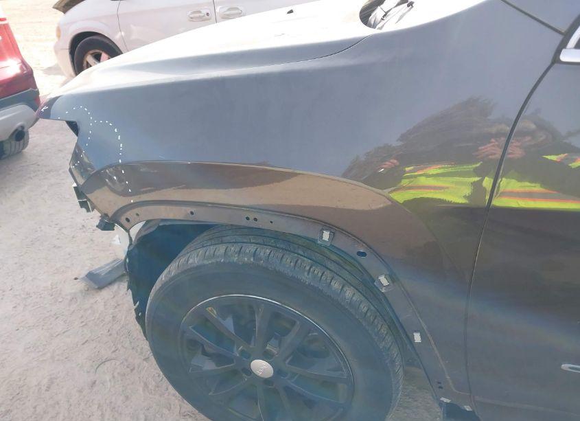 Photo 18 of 2019 Jeep Cherokee LATITUDE PLUS FWD (VIN 1C4PJLLB0KD272375)