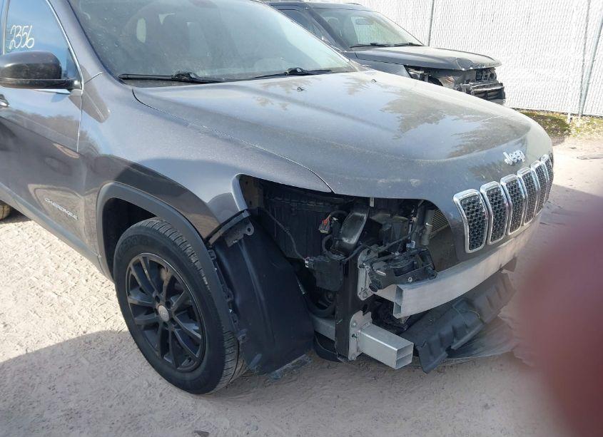 Photo 19 of 2019 Jeep Cherokee LATITUDE PLUS FWD (VIN 1C4PJLLB0KD272375)