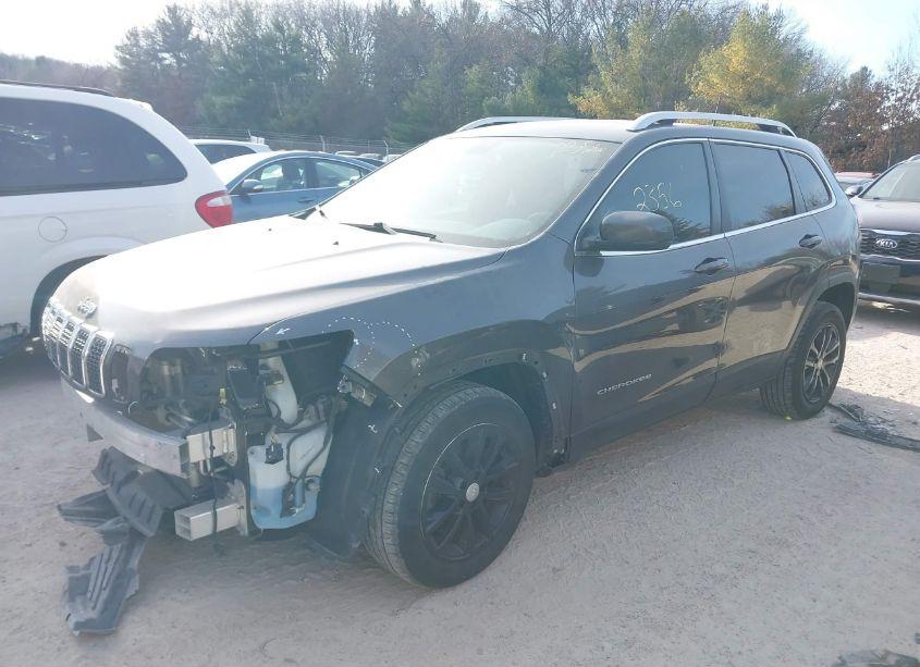 Photo 2 of 2019 Jeep Cherokee LATITUDE PLUS FWD (VIN 1C4PJLLB0KD272375)