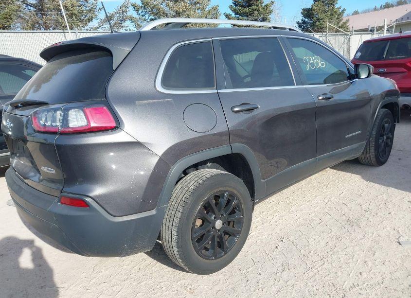 Photo 4 of 2019 Jeep Cherokee LATITUDE PLUS FWD (VIN 1C4PJLLB0KD272375)