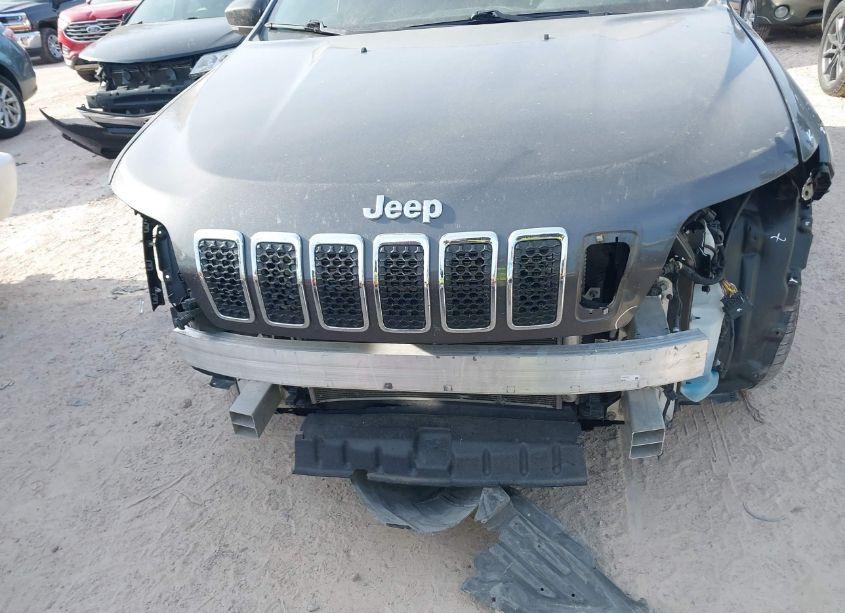 Photo 6 of 2019 Jeep Cherokee LATITUDE PLUS FWD (VIN 1C4PJLLB0KD272375)