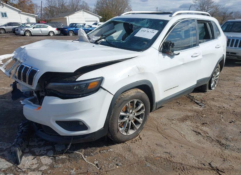 Photo 2 of 2019 Jeep Cherokee LATITUDE PLUS FWD (VIN 1C4PJLLB0KD377188)