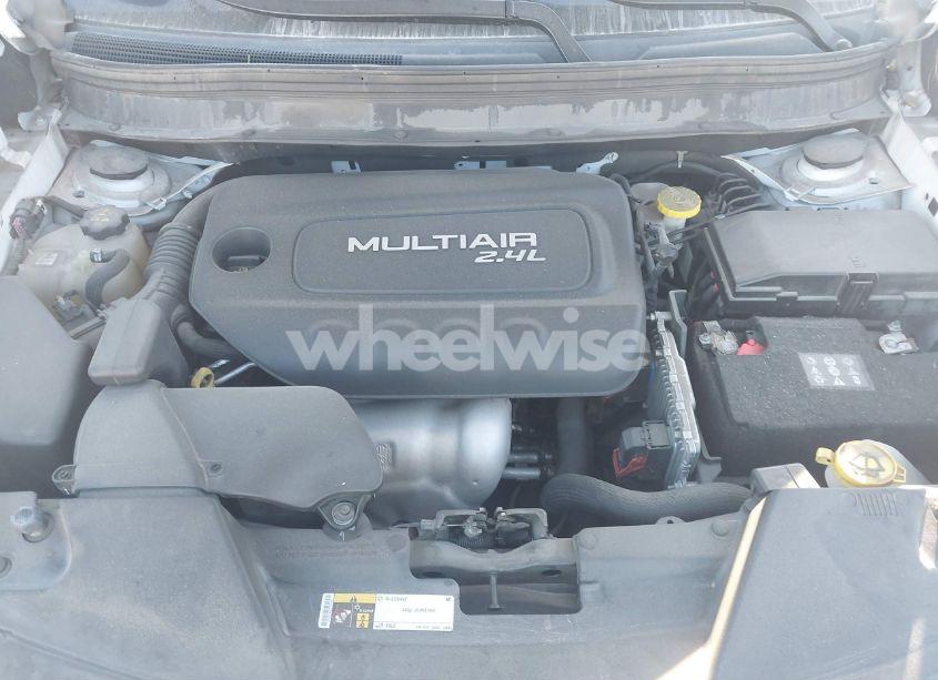 Photo 10 of 2018 Jeep Cherokee LATITUDE PLUS FWD (VIN 1C4PJLLB1JD590634)