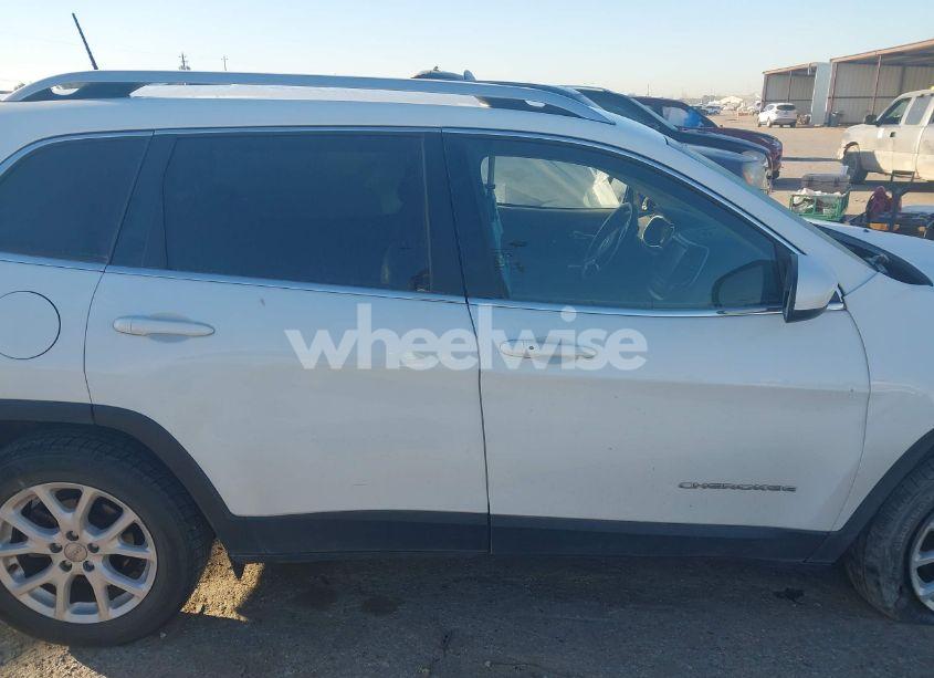 Photo 13 of 2018 Jeep Cherokee LATITUDE PLUS FWD (VIN 1C4PJLLB1JD590634)