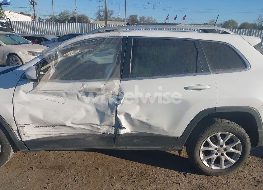Photo 14 of 2018 Jeep Cherokee LATITUDE PLUS FWD (VIN 1C4PJLLB1JD590634)