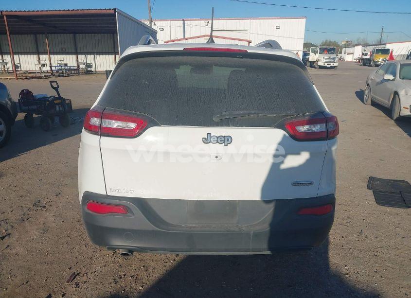 Photo 16 of 2018 Jeep Cherokee LATITUDE PLUS FWD (VIN 1C4PJLLB1JD590634)