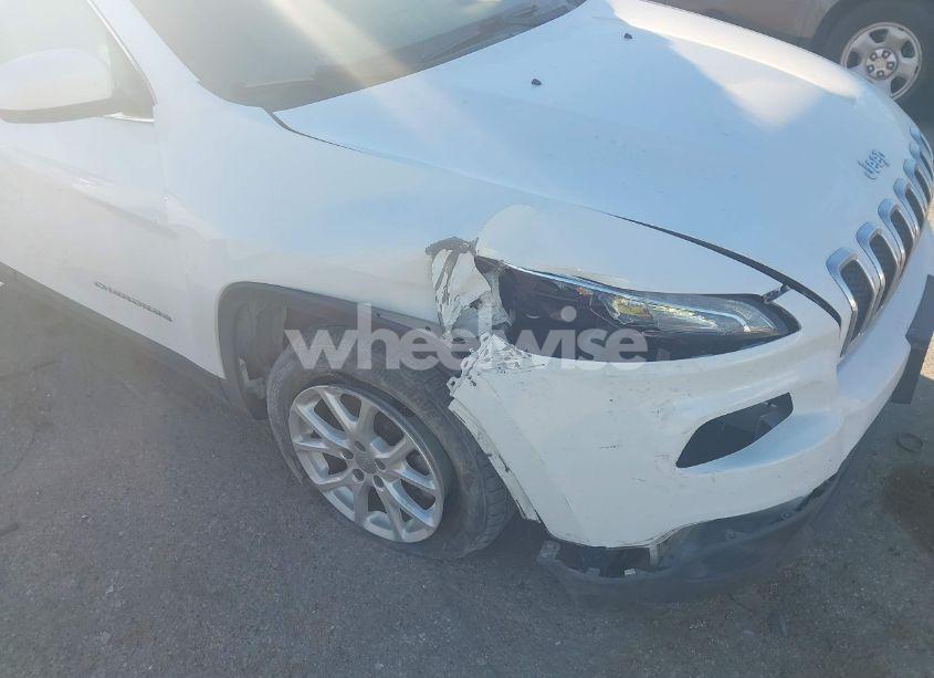 Photo 6 of 2018 Jeep Cherokee LATITUDE PLUS FWD (VIN 1C4PJLLB1JD590634)