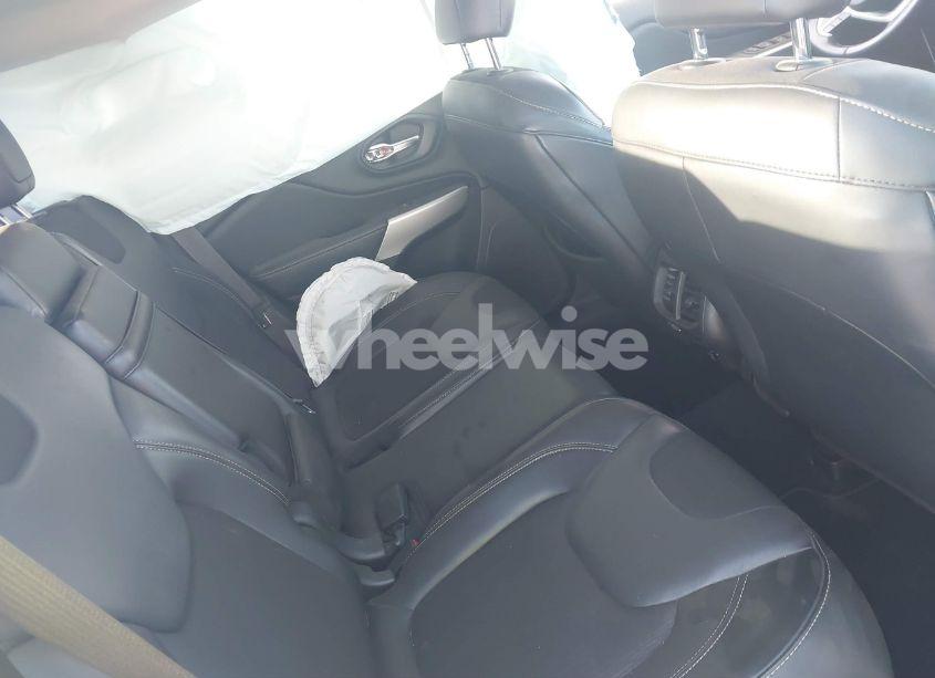 Photo 8 of 2018 Jeep Cherokee LATITUDE PLUS FWD (VIN 1C4PJLLB1JD590634)