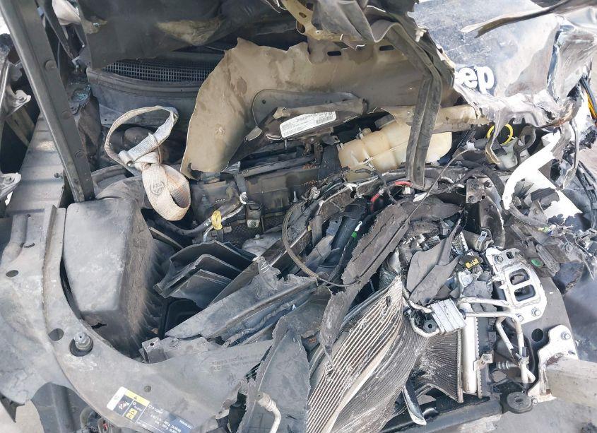 Photo 10 of 2019 Jeep Cherokee LATITUDE PLUS FWD (VIN 1C4PJLLB1KD204196)