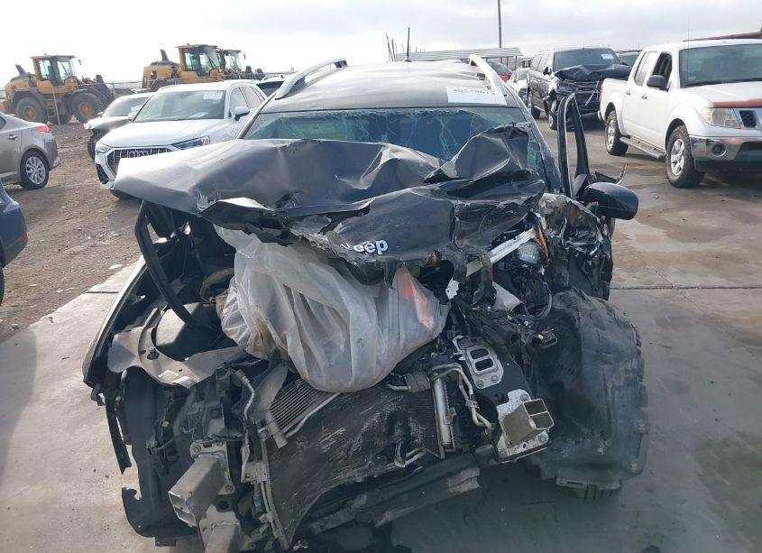 Photo 11 of 2019 Jeep Cherokee LATITUDE PLUS FWD (VIN 1C4PJLLB1KD204196)