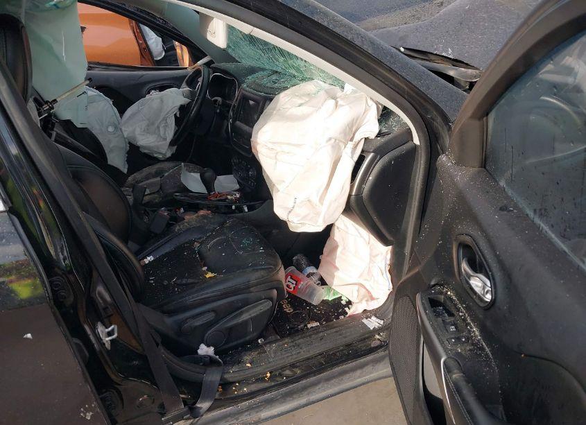 Photo 5 of 2019 Jeep Cherokee LATITUDE PLUS FWD (VIN 1C4PJLLB1KD204196)