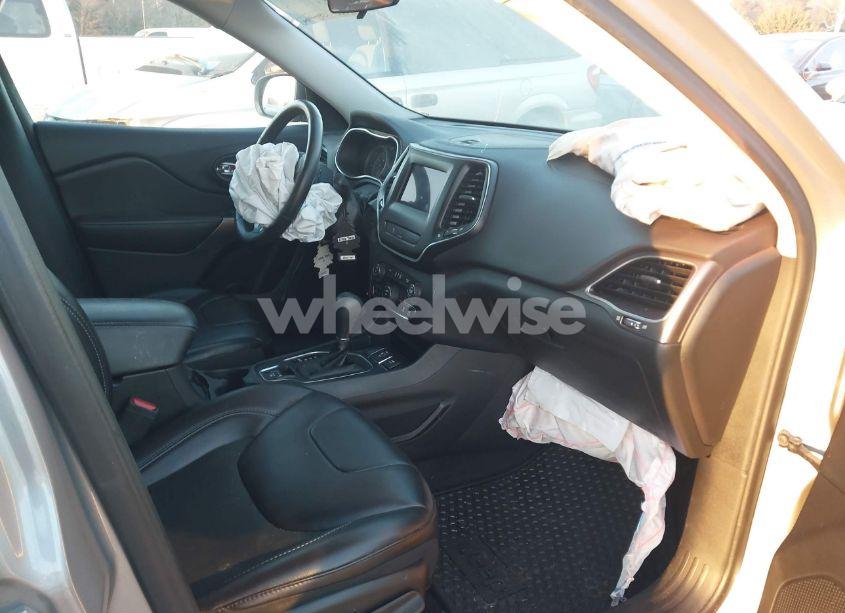 Photo 5 of 2019 Jeep Cherokee LATITUDE PLUS FWD (VIN 1C4PJLLB1KD332650)