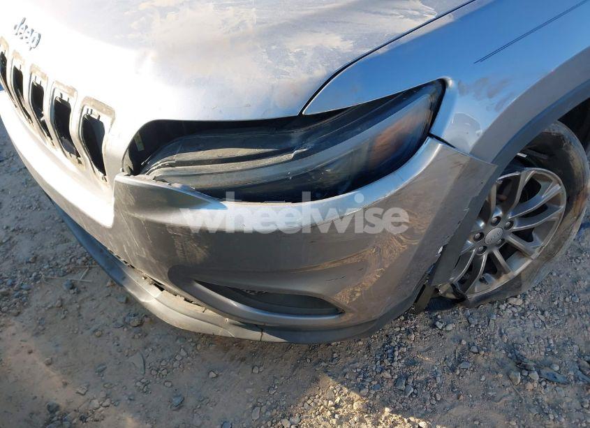 Photo 6 of 2019 Jeep Cherokee LATITUDE PLUS FWD (VIN 1C4PJLLB1KD332650)