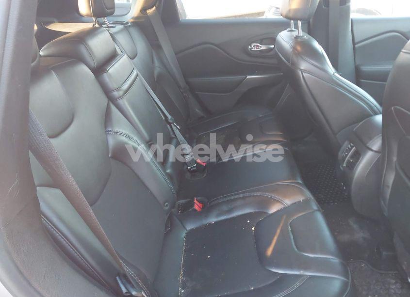 Photo 8 of 2019 Jeep Cherokee LATITUDE PLUS FWD (VIN 1C4PJLLB1KD332650)