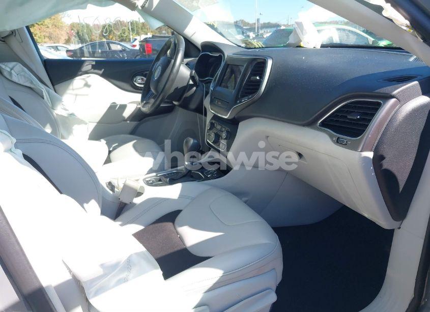 Photo 5 of 2020 Jeep Cherokee LATITUDE PLUS FWD (VIN 1C4PJLLB1LD628267)