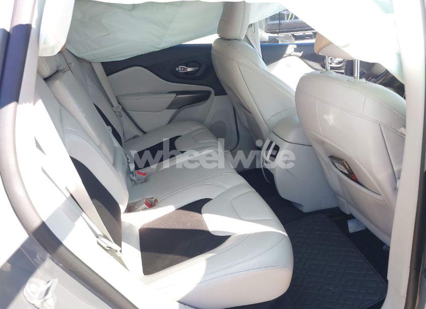 Photo 8 of 2020 Jeep Cherokee LATITUDE PLUS FWD (VIN 1C4PJLLB1LD628267)