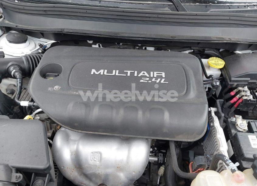 Photo 10 of 2019 Jeep Cherokee LATITUDE PLUS FWD (VIN 1C4PJLLB2KD132585)