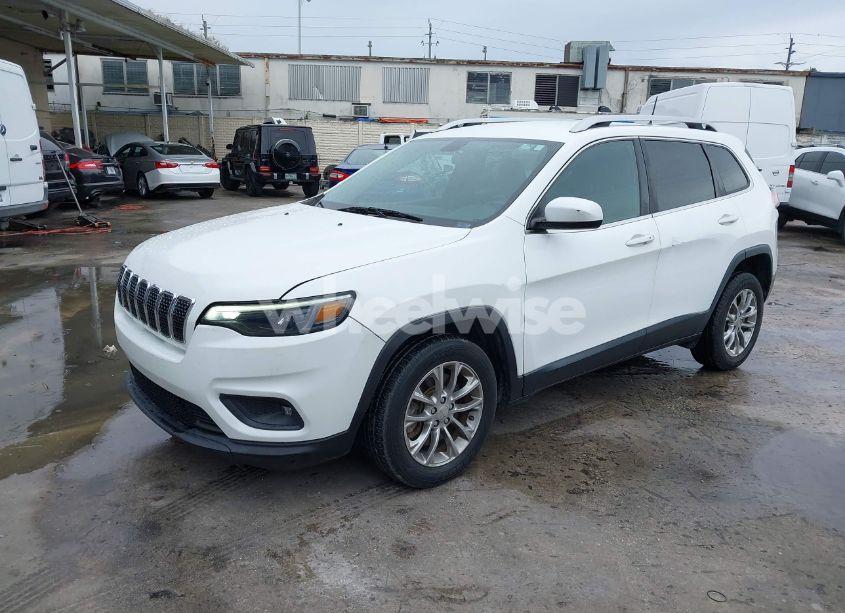 Photo 2 of 2019 Jeep Cherokee LATITUDE PLUS FWD (VIN 1C4PJLLB2KD132585)
