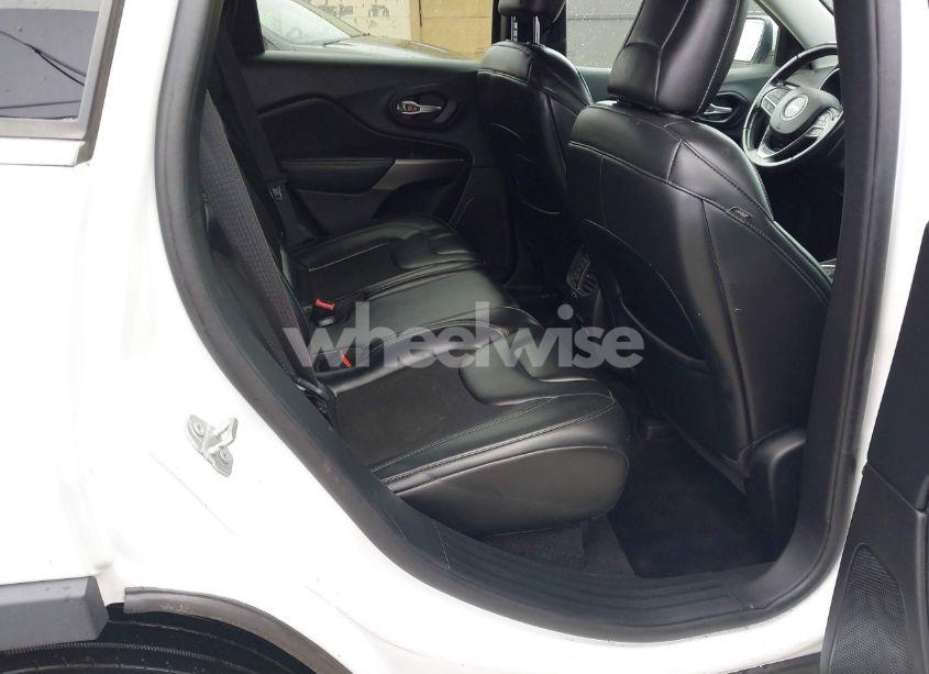 Photo 8 of 2019 Jeep Cherokee LATITUDE PLUS FWD (VIN 1C4PJLLB2KD132585)