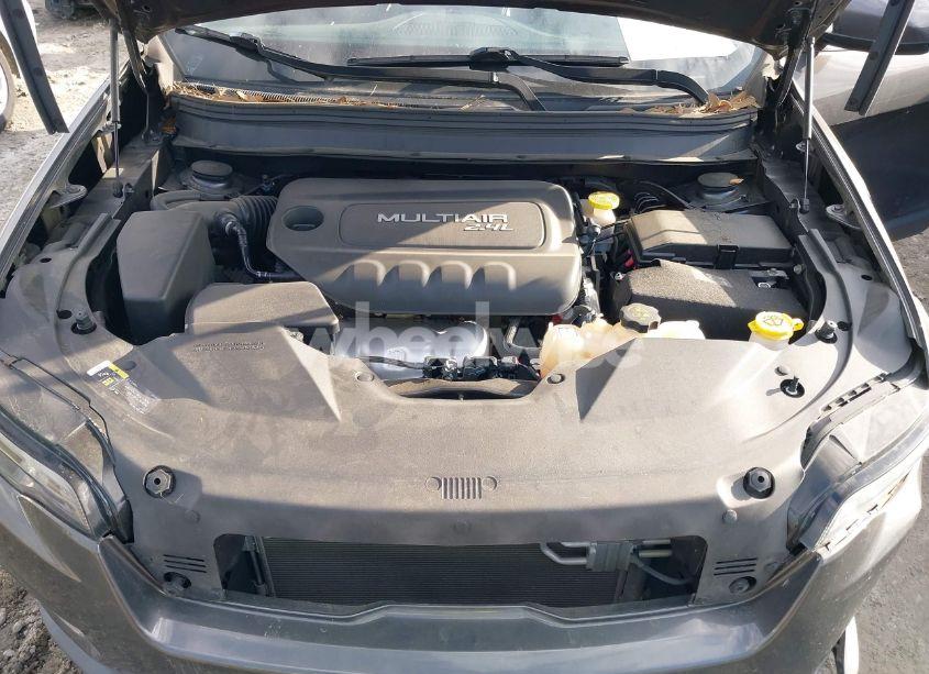 Photo 10 of 2019 Jeep Cherokee LATITUDE PLUS FWD (VIN 1C4PJLLB2KD143876)