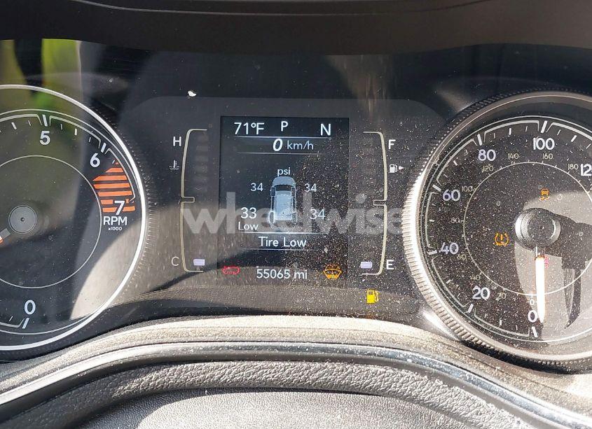 Photo 15 of 2019 Jeep Cherokee LATITUDE PLUS FWD (VIN 1C4PJLLB2KD143876)