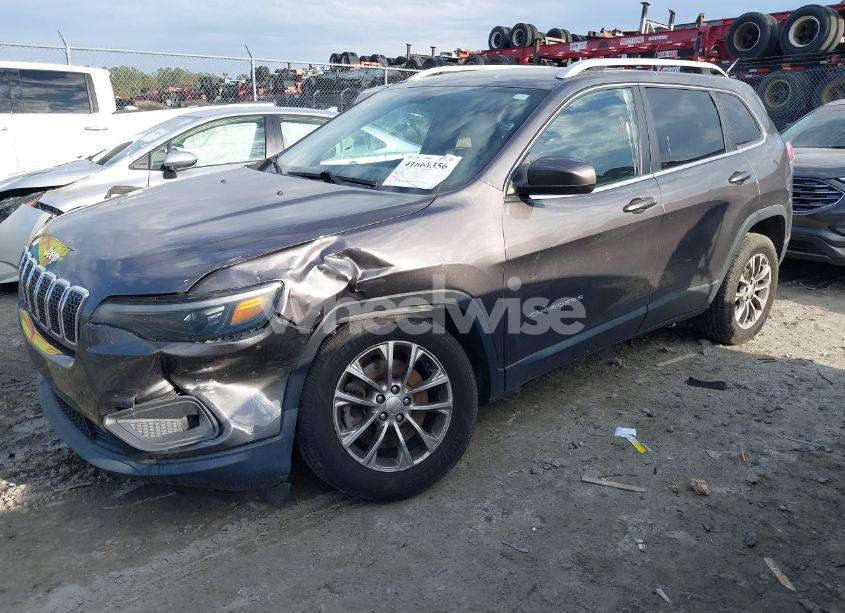 Photo 2 of 2019 Jeep Cherokee LATITUDE PLUS FWD (VIN 1C4PJLLB2KD143876)