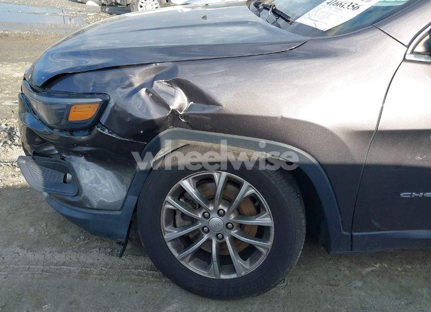 Photo 6 of 2019 Jeep Cherokee LATITUDE PLUS FWD (VIN 1C4PJLLB2KD143876)