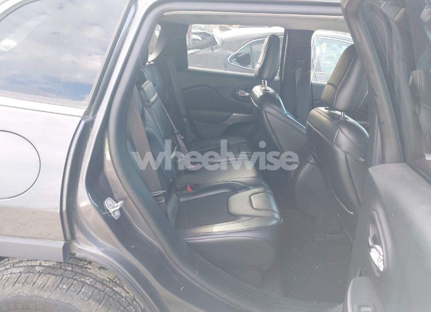 Photo 8 of 2019 Jeep Cherokee LATITUDE PLUS FWD (VIN 1C4PJLLB2KD143876)