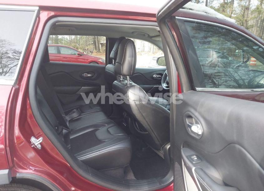 Photo 8 of 2019 Jeep Cherokee LATITUDE PLUS FWD (VIN 1C4PJLLB2KD178403)