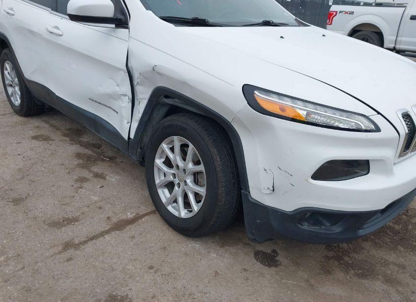 Photo 6 of 2018 Jeep Cherokee LATITUDE PLUS FWD (VIN 1C4PJLLB3JD518589)