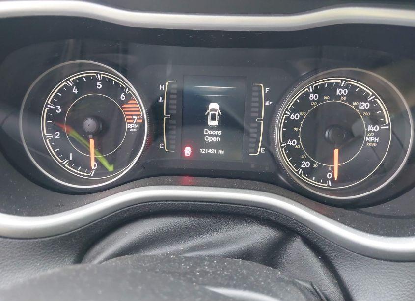 Photo 7 of 2018 Jeep Cherokee LATITUDE PLUS FWD (VIN 1C4PJLLB3JD518589)