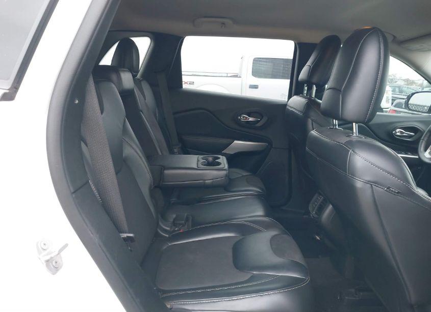 Photo 8 of 2018 Jeep Cherokee LATITUDE PLUS FWD (VIN 1C4PJLLB3JD518589)