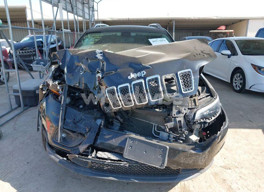 Photo 13 of 2019 Jeep Cherokee LATITUDE PLUS FWD (VIN 1C4PJLLB3KD205690)