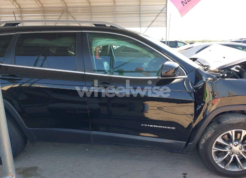 Photo 14 of 2019 Jeep Cherokee LATITUDE PLUS FWD (VIN 1C4PJLLB3KD205690)