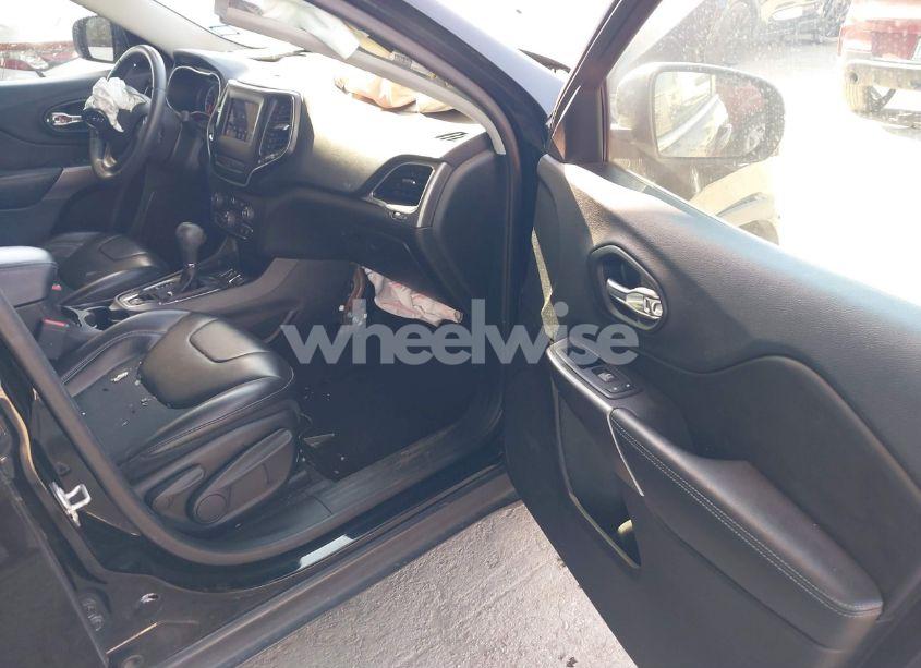 Photo 5 of 2019 Jeep Cherokee LATITUDE PLUS FWD (VIN 1C4PJLLB3KD205690)